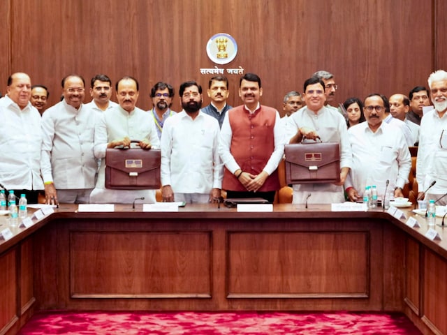 लड़की बहिन योजना में कब से मिलेंगे ₹2100? CM फडणवीस ने किया साफ लड़की बहिन योजना में कब से मिलेंगे ₹2100? CM फडणवीस ने किया साफ