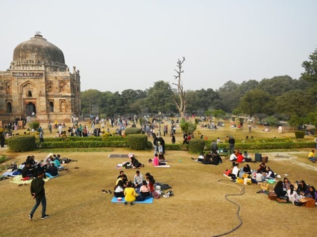 साइक्लोन ने बिगाड़ा मौसम, 15 राज्यों में झमाझम बारिश, जान लें दिल्ली का हाल साइक्लोन ने बिगाड़ा मौसम, 15 राज्यों में झमाझम बारिश, जान लें दिल्ली का हाल