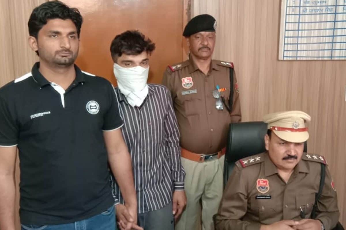 पंजाब से चला ट्रकगुजरात थी मंजिलपुलिस ने ड्राइवर से पूछा-अंदर क्या है