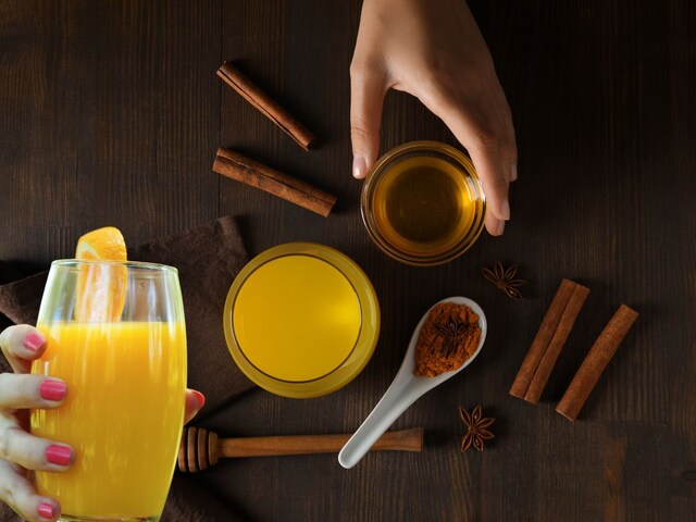 What happens by drinking turmeric milk every night? Every problem of stomach, liver and skin ...