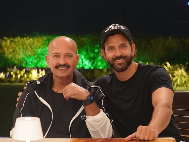 हकलाने की वजह से 3 शब्द नहीं बोल पाए ऋतिक रोशन, दुखी होकर खुद को कर लिया बाथरूम में बंद… छलका राकेश रोशन का दर्द हकलाने की वजह से 3 शब्द नहीं बोल पाए ऋतिक रोशन, दुखी होकर खुद को कर लिया बाथरूम में बंद… छलका राकेश रोशन का दर्द