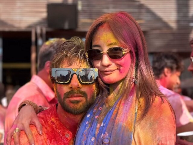 Karan applies kiss in Ankita's Holi party, special photo went viral