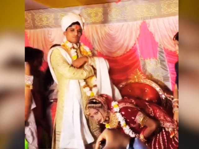 marriage-video-2025-03-c610823aaf9c455d75fbfaeac9bc2774 What was the honor, considering themselves as 'Raja', the groom, seeing the attitude, people asked- 'Is marriage or favor?'