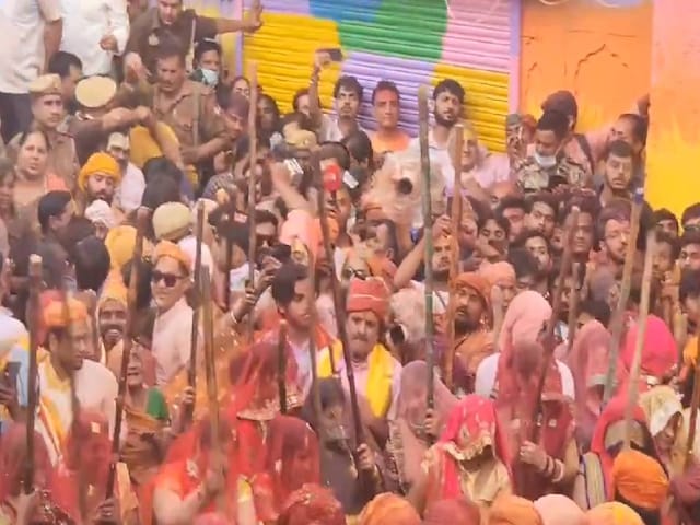 Lathmar Holi Barsana : बरसाना में क्यों खेली जाती है लठ्ठमार होली? दिलचस्प है पूरी कहानी Lathmar Holi Barsana : बरसाना में क्यों खेली जाती है लठ्ठमार होली? दिलचस्प है पूरी कहानी