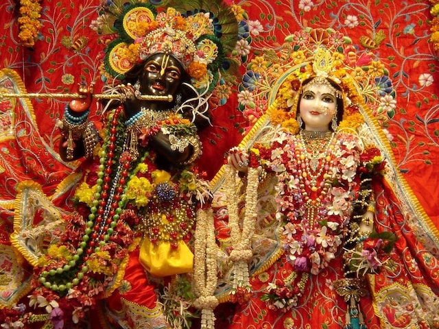 Banke Bihar Dress : मुस्लिम बुनकरों की पोशाक बैन करने की मांग खारिज, मंदिर प्रशासन बोला- ‘यह संभव नहीं क्योंकि…’
