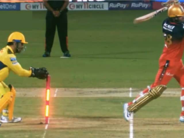 Dhoni scattered gills before blinking an eye Dhoni scattered gills before blinking an eye