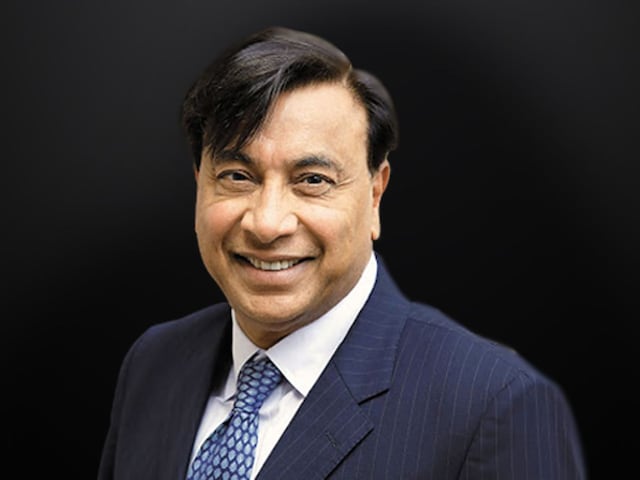 75 साल के हुए लक्ष्मी मित्तल, ऐसा रहा ट्रेनी से लेकर 'स्टील किंग' बनने का सफर 75 साल के हुए लक्ष्मी मित्तल, ऐसा रहा ट्रेनी से लेकर 'स्टील किंग' बनने का सफर