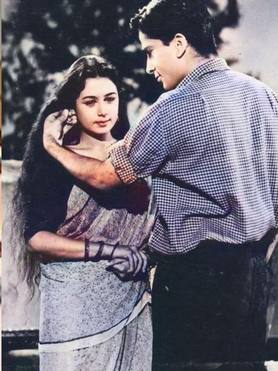 shashi kapoor News, shashi kapoor Films, Happy Birthday shashi kapoor, sharmila tagore, sharmila tagore love for shashi kapoor, shashi kapoor and sharmila tagore Films, when sharmila tagore mesmerized to see handsome actor shashi kapoor instantaneously, when shashi kapoor comes to meet his brother shammi kapoor on set of Kashmir Ki Kali, Kashmir Ki Kali Film, Kashmir Ki Kali Songs, शशि कपूर, शर्मिला टेगौर, कश्मीर की कली, शशि कपूर को चाहती थीं शर्मिला टेगौर