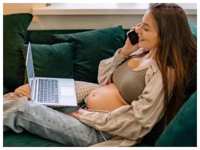 प्रेग्नेंसी में लैपटॉप अपने पैर पर रखकर काम करना सेफ है? 90% लोग नहीं जानते प्रेग्नेंसी में लैपटॉप अपने पैर पर रखकर काम करना सेफ है? 90% लोग नहीं जानते