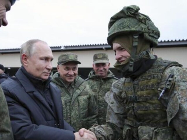 जवानों के पास आया एक पैकेट, खोलते ही मच गया हड़कंप, सीधे पुतिन तक पहुंच गई बात