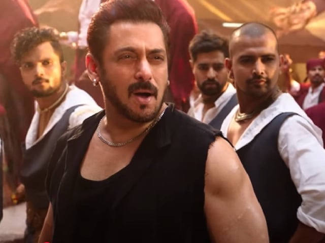 Another song from Salman Khan's 'Sikander' release, tremendous action in the title track Another song from Salman Khan's 'Sikander' release, tremendous action in the title track