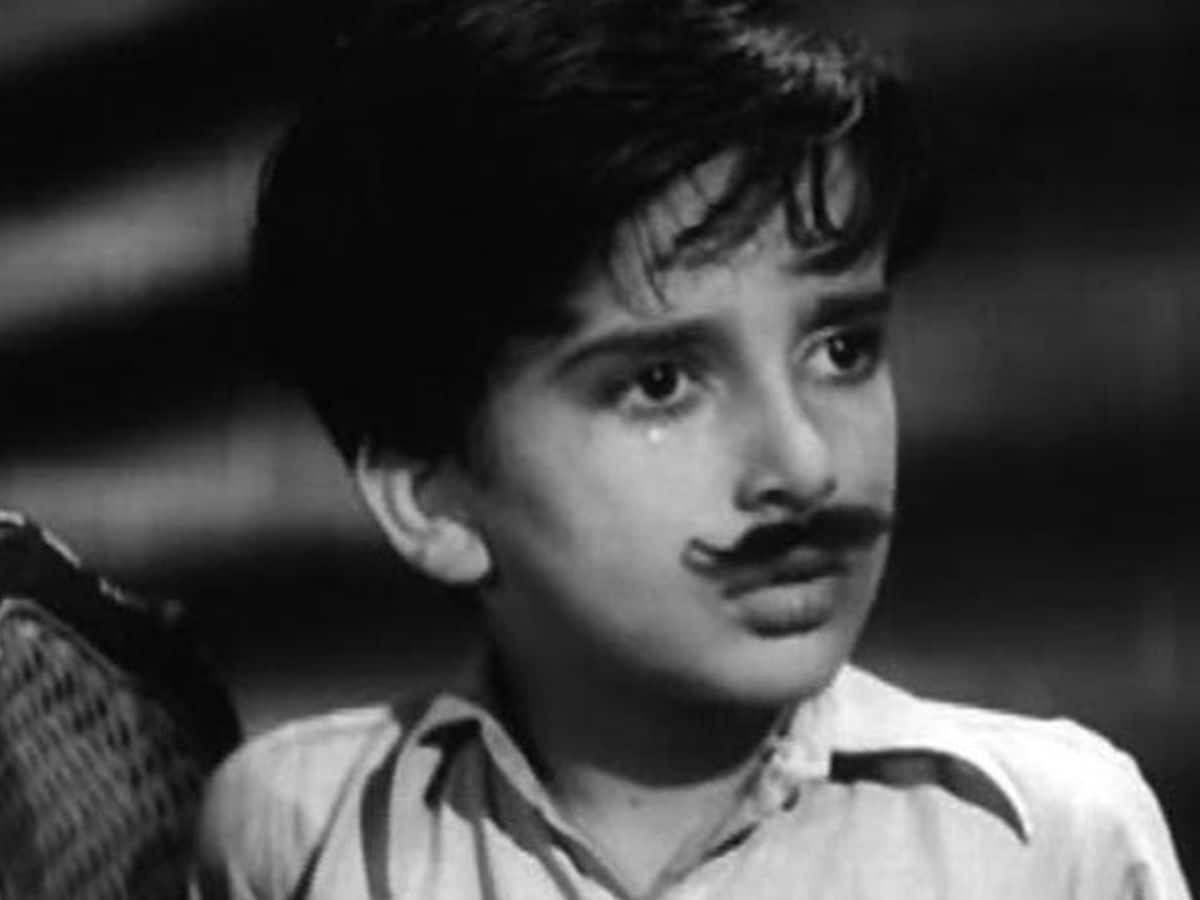 shashi kapoor News, shashi kapoor Films, Happy Birthday shashi kapoor, sharmila tagore, sharmila tagore love for shashi kapoor, shashi kapoor and sharmila tagore Films, when sharmila tagore mesmerized to see handsome actor shashi kapoor instantaneously, when shashi kapoor comes to meet his brother shammi kapoor on set of Kashmir Ki Kali, Kashmir Ki Kali Film, Kashmir Ki Kali Songs, शशि कपूर, शर्मिला टेगौर, कश्मीर की कली, शशि कपूर को चाहती थीं शर्मिला टेगौर