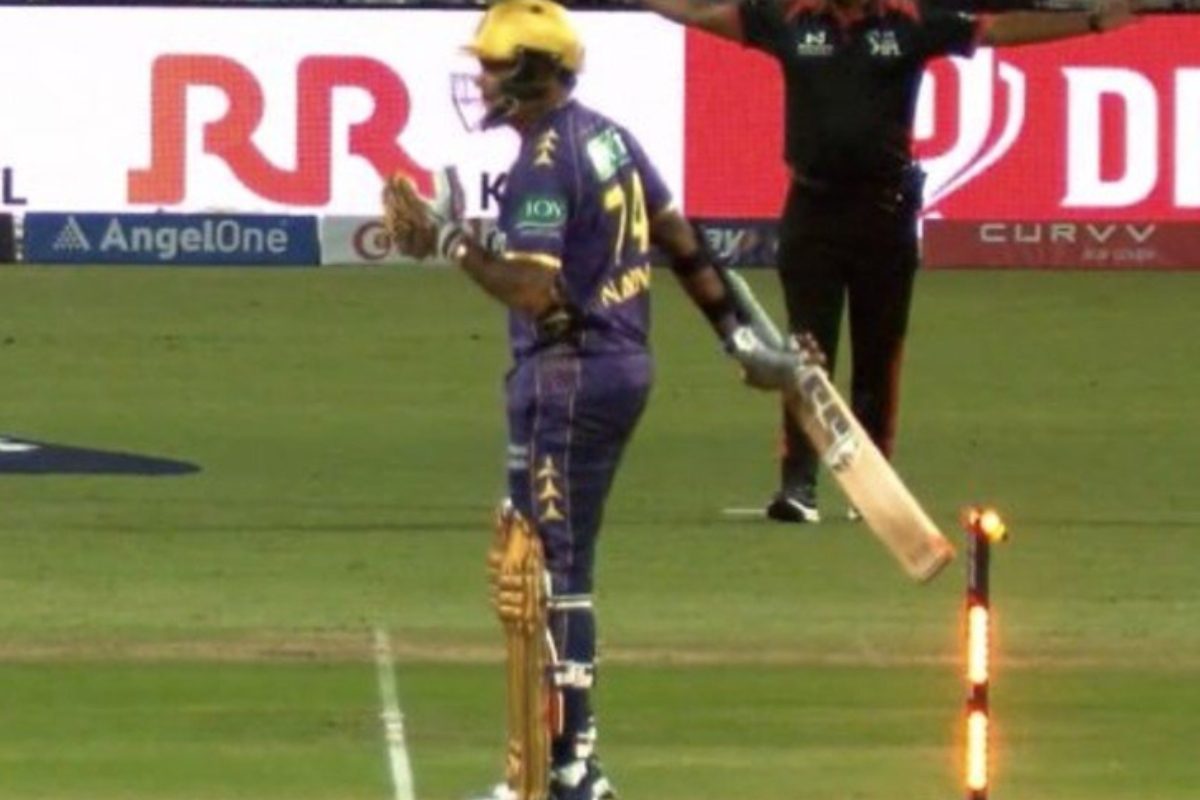 बेल्स गिरीं, हिट विकेट होने के बावजूद नरेन नहीं हुए आउट, क्या कहता है नियम