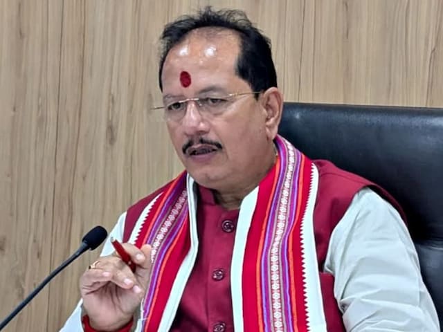 डिप्टी CM विजय सिन्हा का तेजस्वी यादव पर पलटवार, दोहरे EPIC मामले में दी सफाई डिप्टी CM विजय सिन्हा का तेजस्वी यादव पर पलटवार, दोहरे EPIC मामले में दी सफाई