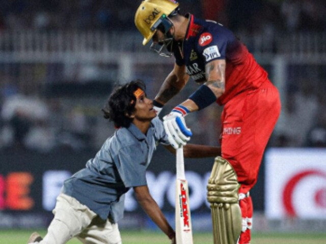Fall on his feet, put Kohli from the chest, the person broke into the ground and entered the ground