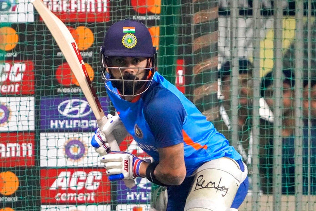 300वें वनडे में उतरने से पहले विराट कोहली आउट, उड़ गई गिल्लियां