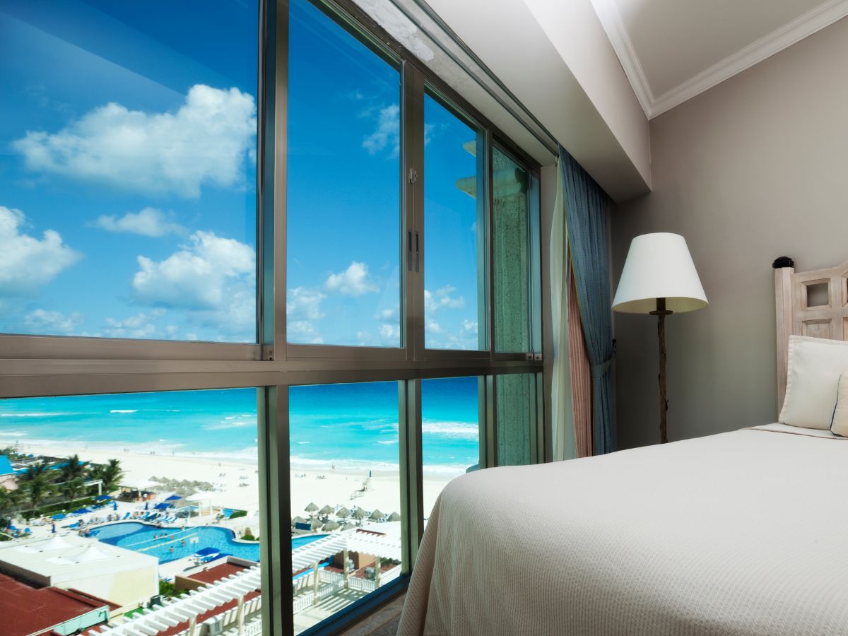 why-hotel-room-windows-not-open-1-2025-03-d6d120d82605230c5f6a693f05956bd2 Why do the windows remain closed in hotel rooms, why can't guests open? Hardly anyone knows the reason!