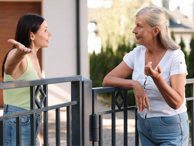 woman-hear-neighbour-love-sound-write-note-2025-03-87a29d35407ccf0c06c4def853bd9121 Woman wrote shocking letters to neighbor, viral on social media
