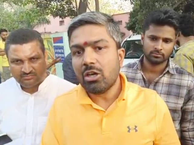 मनीष कश्यप ने बीजेपी छोड़ते हुए हाथ जोड़ लिये और कहा-हमसे गलती हो गई मनीष कश्यप ने बीजेपी छोड़ते हुए हाथ जोड़ लिये और कहा-हमसे गलती हो गई