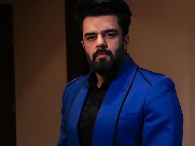 The director whose film bought tickets in black, now got work in his movie The director whose film bought tickets in black, now got work in his movie