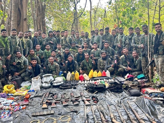 1 करोड़ के इनामी माओवादी कमांडर समेत 8 ढेर, सुरक्षा बलों को मिली सफलता
