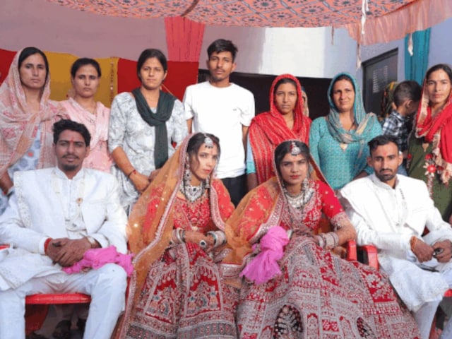 6 भाई -बहन एक साथ युवा हो गए, शादी में लाखों खर्च, परिवार ने इस तरह से पैसे बचाए 6 भाई -बहन एक साथ युवा हो गए, शादी में लाखों खर्च, परिवार ने इस तरह से पैसे बचाए