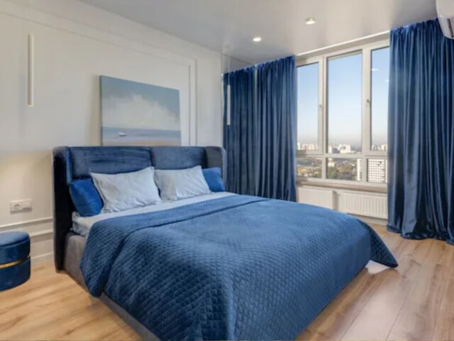 बेडरूम में अधिकतर लोग करते हैं ये 4 बड़ी गलतियां, घर से चला जाता है सुख-चैन !