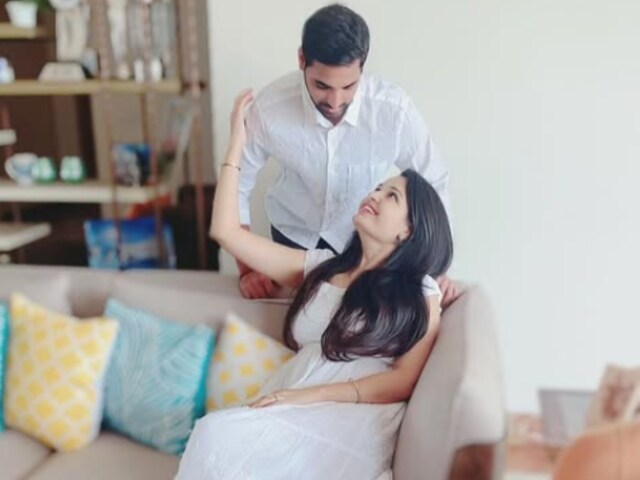 When the cricketer sat hearted the tenant's daughter, the love story is very interesting