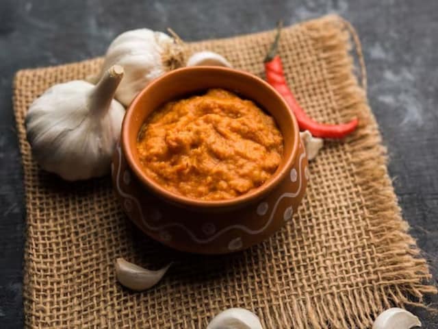 इस तरह बनाइए प्याज की चटनी, इसके सामने मटर पनीर भी लगेगी फीकी इस तरह बनाइए प्याज की चटनी, इसके सामने मटर पनीर भी लगेगी फीकी