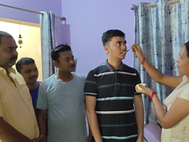 ड्रायवर के बेटे ने किया कमाल, गरीबी को मात देकर बना JEE का टॉपर