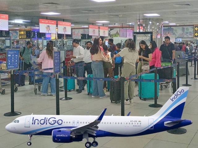 Airport: पैसेंजर्स ने अपने पैर पर मारी कुल्हाड़ी, इस फ्री सर्विस पर लगेगी फीस Airport: पैसेंजर्स ने अपने पैर पर मारी कुल्हाड़ी, इस फ्री सर्विस पर लगेगी फीस