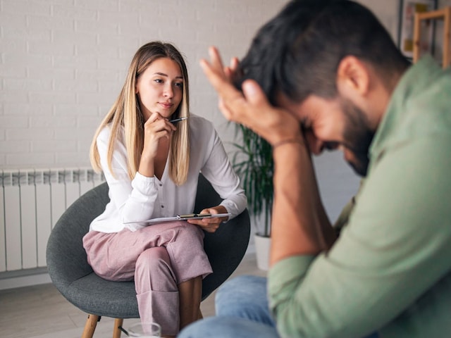 You should avoid running after such people, this advice of a relationship coach is a hundred taka You should avoid running after such people, this advice of a relationship coach is a hundred taka