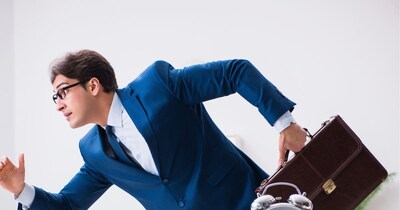 अमेरिका-ईरान युद्ध की वजह से भारतीय शेयर बाजार इस समय दबाव में है. 