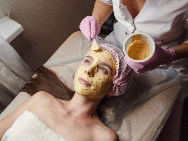 Get glow like a parlor? Gold facials with household goods, follow 4 steps