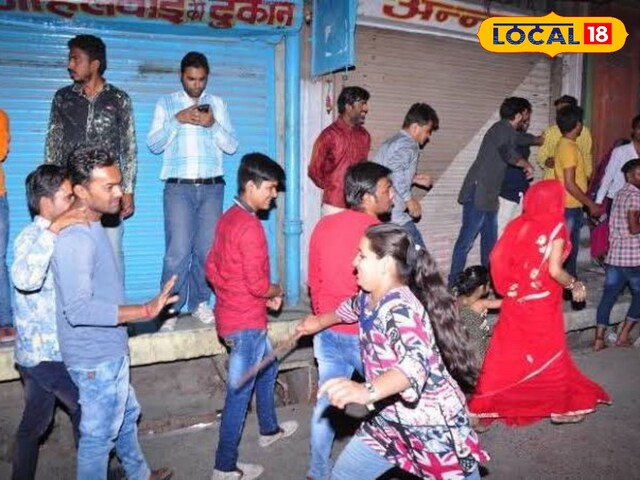 HYP_5085419_cropped_05042025_080747_images_15_watermark_050420_1 Strange: Marriage Relation is Decided after Women Are Beated With Canes: Women will rule the streets of jodhpur this night, sticks will rain on men as only as they men