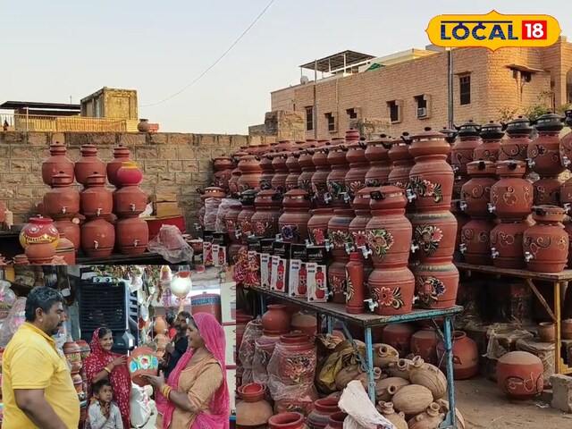 गर्मियों के मौसम के दौरान 'देसी फ्रिज' से सजी जोधपुर के मैट की कीमत जानें