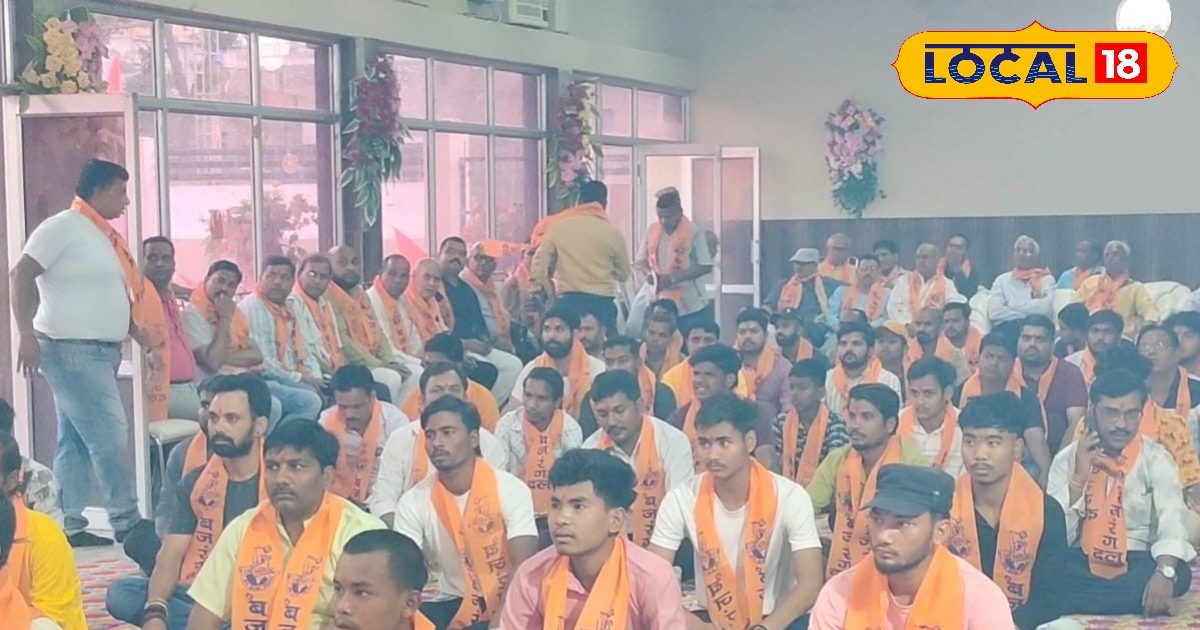 अयोध्या में बजरंगियों की हुंकार! त्रिशूल दीक्षा में गूंजा पराक्रम का संदेश, युवाओं में दिखा जबरदस्त जोश