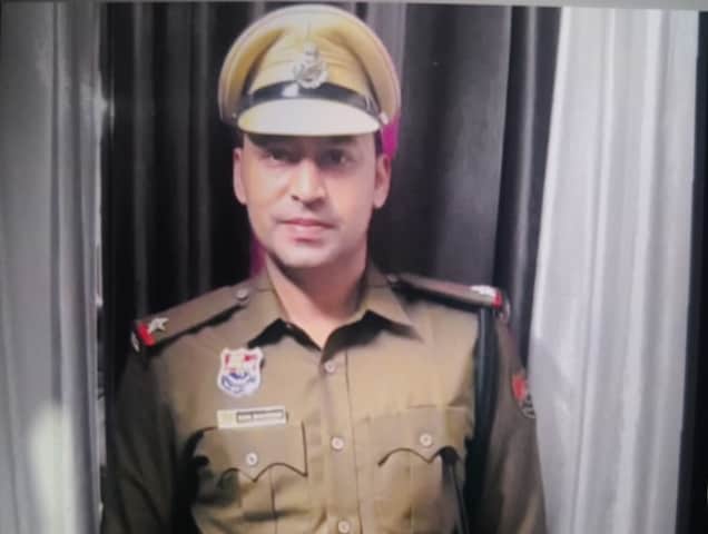 जैसे ही महिला एक उप-निरीक्षक को बुलाती है, पुलिस स्टेशन तनाव में आ जाएगा, फिर एक दिन ..