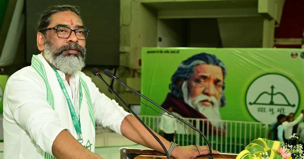 Jharkhand Politics: अब हेमंत सोरेन के हाथ में झामुमो की पूरी कमान! कल्पना सोरेन की होगी अहम भूमिका, शिबू सोरेन रहेंगे संस्थापक संरक्षक