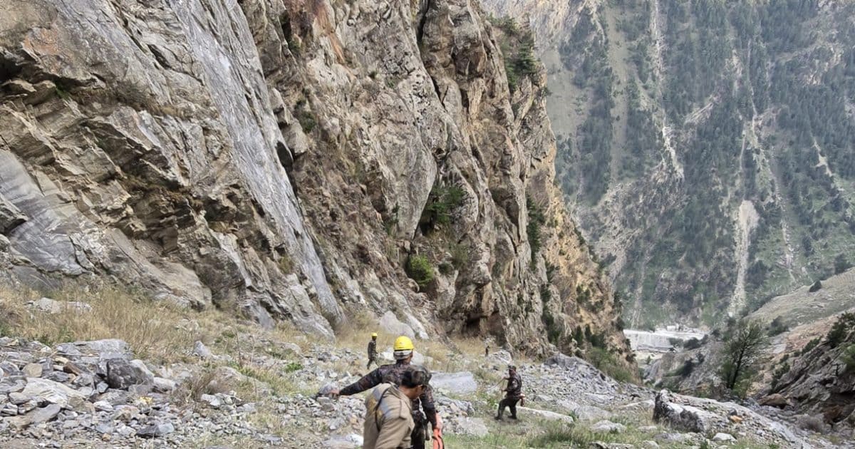 Delhi tourist dies after falling from Rola Dhank hill in Kalpa, हिमाचल के चर्चित सुसाइड प्वाइंट के पास 150 मीटर नीचे खाई में गिरा टूरिस्ट, लाश निकालने में लगे 3 घंटे
