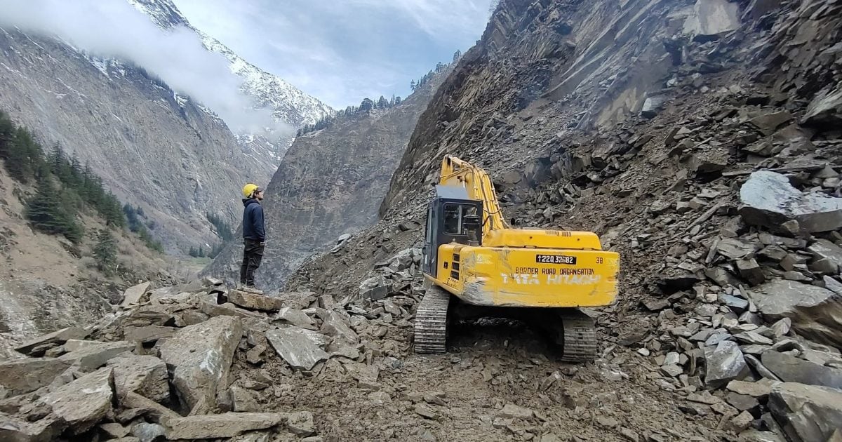 Breaking News Today Live Updates: आदि कैलाश के रास्ते पर भारी भूस्खलन, चीन बॉर्डर से कटा संपर्क, जयशंकर जा रहे US