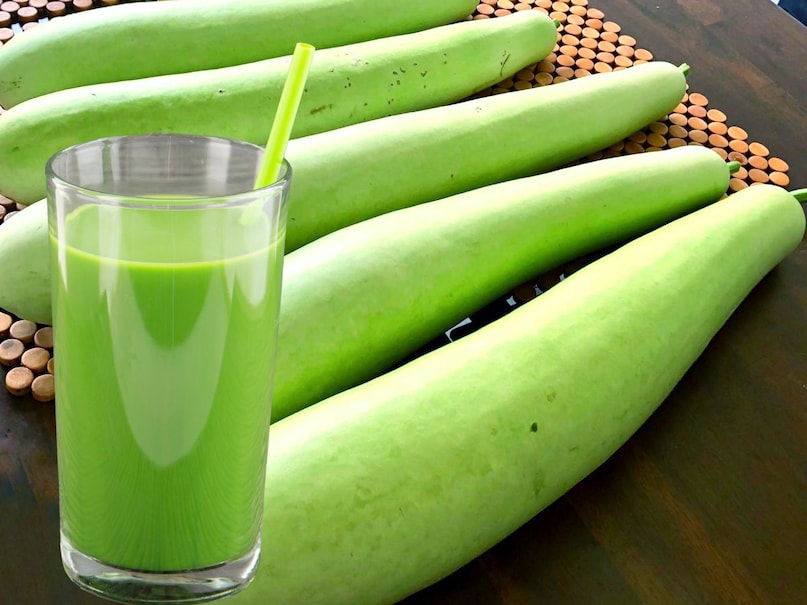 Gourd is a green vegetable which is considered very beneficial for health. The level of uric acid can be controlled by taking gourd juice daily. (Image-canva)