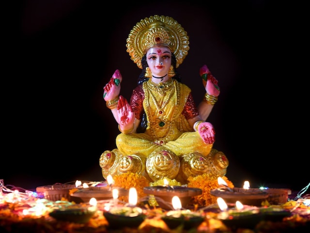 बदलना है फूटी किस्मत? पाना है मां लक्ष्मी का आशीर्वाद और होना है मालामाल? बदलना है फूटी किस्मत? पाना है मां लक्ष्मी का आशीर्वाद और होना है मालामाल?