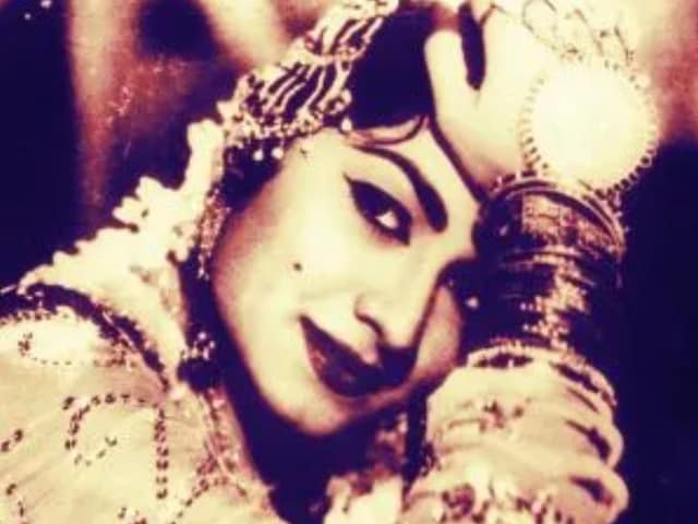 Romance on screen with real brother, child was growing in womb, film continued Romance on screen with real brother, child was growing in womb, film continued