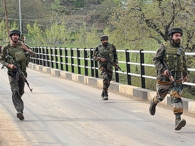 ड्रोन, खोजी कुत्ता, हेलिकॉप्टर... आतंकियों की तलाश में आसमान-पाताल सब एक ड्रोन, खोजी कुत्ता, हेलिकॉप्टर... आतंकियों की तलाश में आसमान-पाताल सब एक