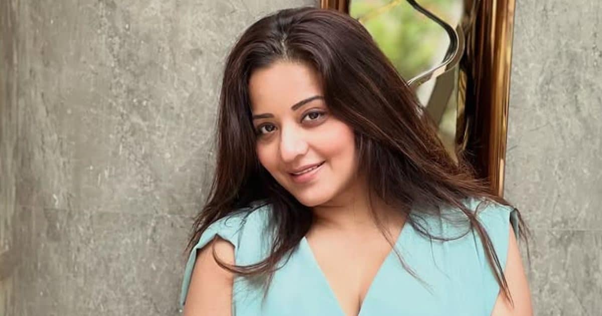Glamorous photoshoot and favorite songs by Bhojpuri Queen Monalisa.