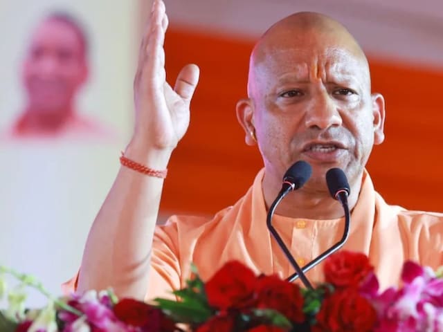 सीएम योगी ने किसे बता दिया लातों का भूत? कहा- दंगाइयों का इलाज डंडा ही है सीएम योगी ने किसे बता दिया लातों का भूत? कहा- दंगाइयों का इलाज डंडा ही है