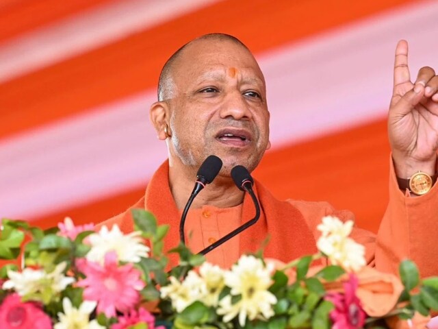 वक्फ के नाम पर हिंसा फैलाई जा रही... सीएम योगी ने विपक्ष पर साधा निशाना वक्फ के नाम पर हिंसा फैलाई जा रही... सीएम योगी ने विपक्ष पर साधा निशाना