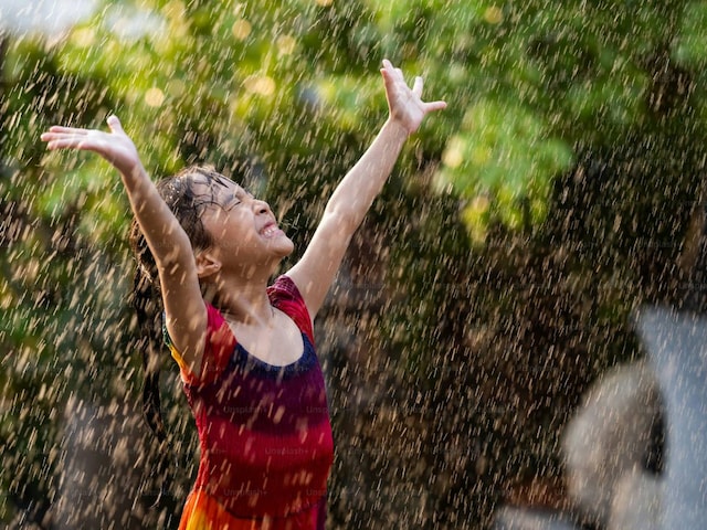 गर्मी से परेशान? 5 राज्‍यों में हो रही बारिश, टूरिस्‍ट स्‍पॉट का उठाएं मजा