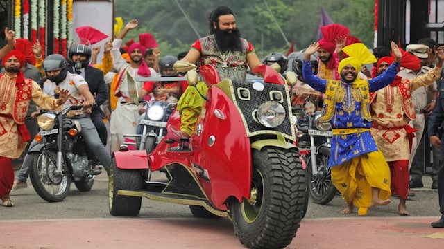 Ram Rahim News: फिर जेल से बाहर आया राम रहीम, हनीप्रीत ने किया रिसीव, अब कितने दिनों की मिली फरलो? - News18 हिंदी